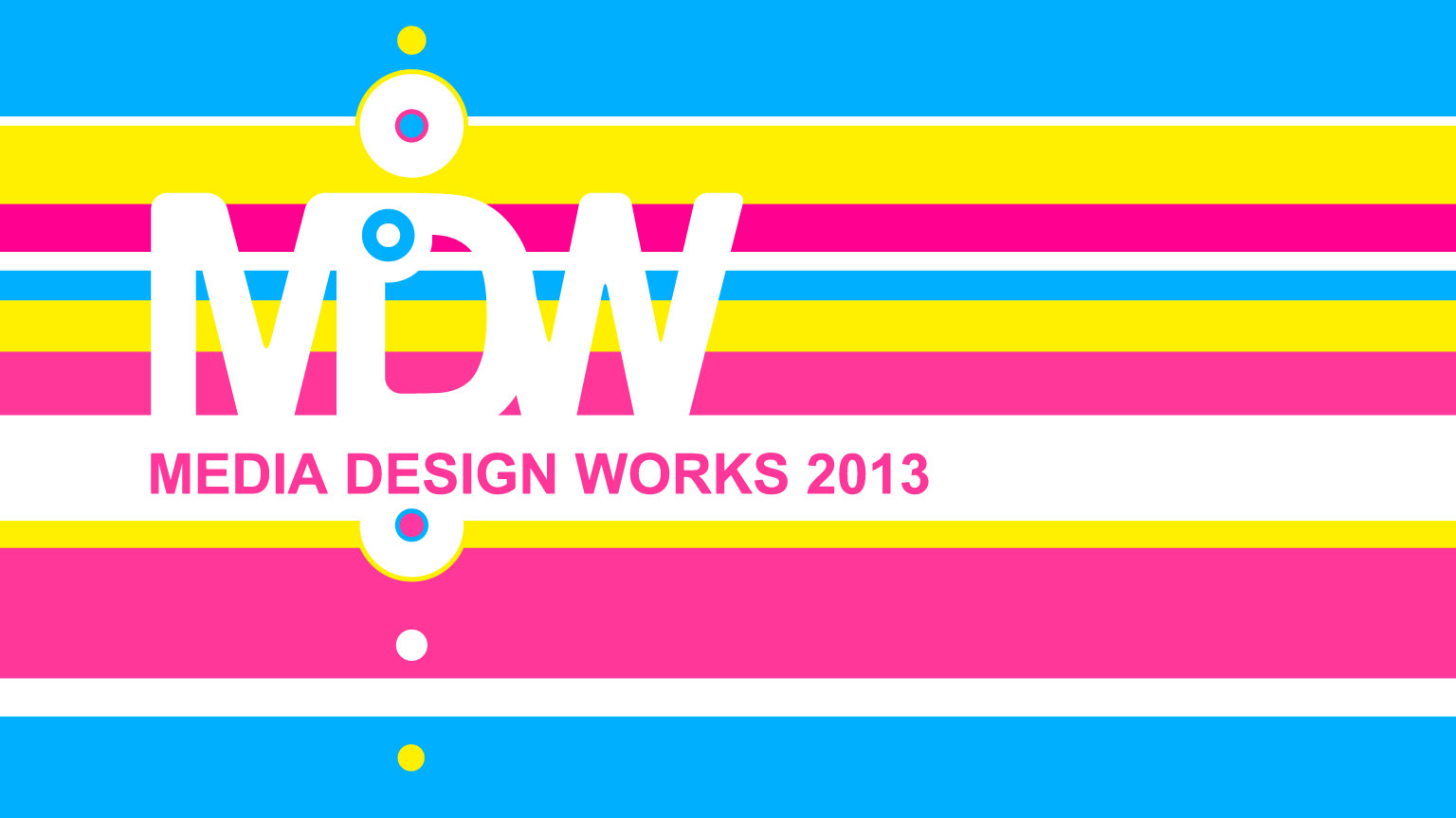 Media Design Works 2013のキービジュアルです。"M", "D" の文字が中央に白色で大きくあしらわれ、そのすぐ下には小さめの文字で "MEDIA DESIGN WORKS 2013" と書かれています。背景はビビッドな赤、青、黄、白色を使ったランダムな太さのストライプです。